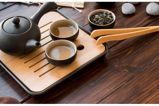 Quels accessoires sont nécessaires pour boire du thé ?